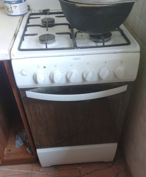 Продам срочно газовую плиту