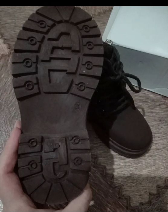 Продам ботинки осень