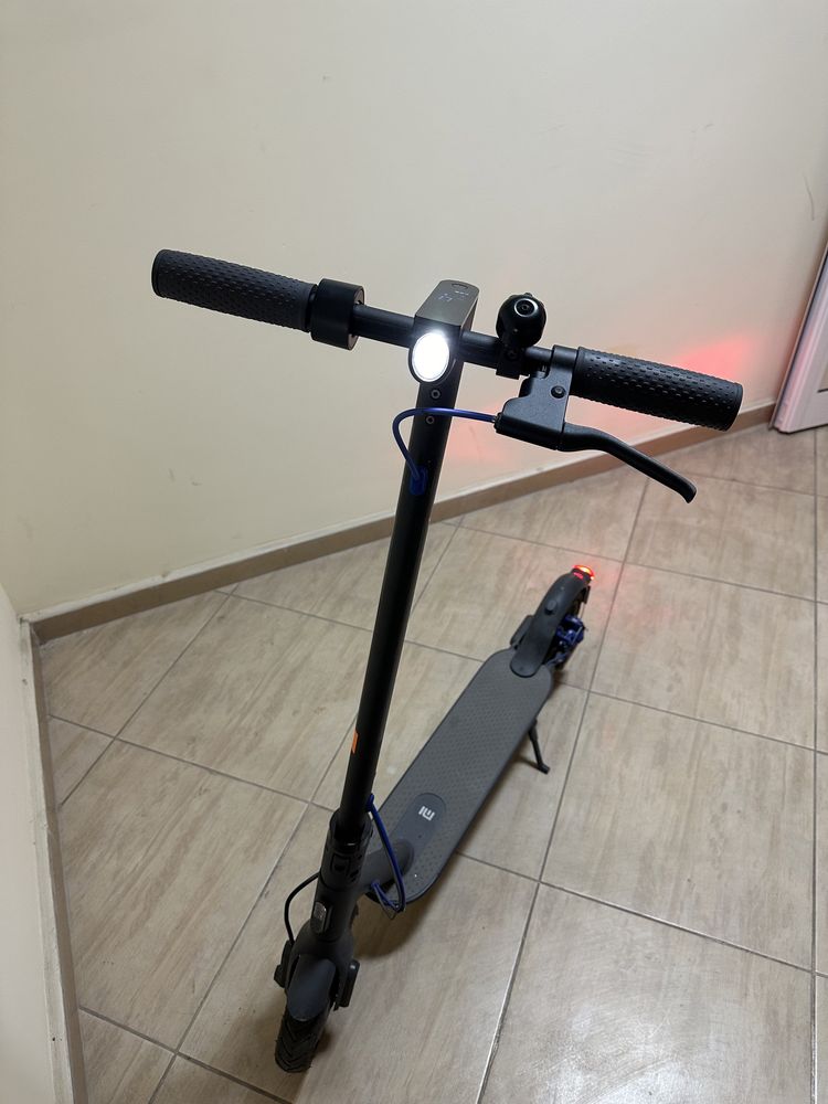 Електрическа тротинетка Xiaomi Mi Electric Scooter 3,