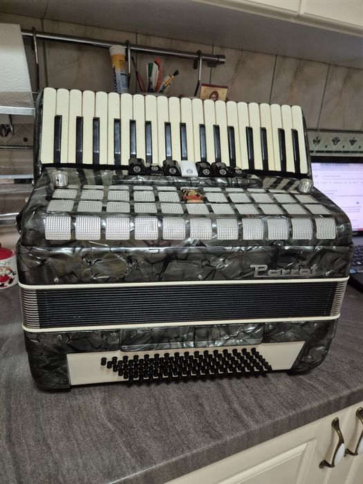 Acordeon Parrot 96 bass stare ca nou