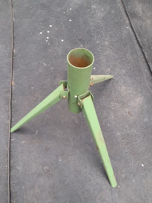 Тренога металлическая