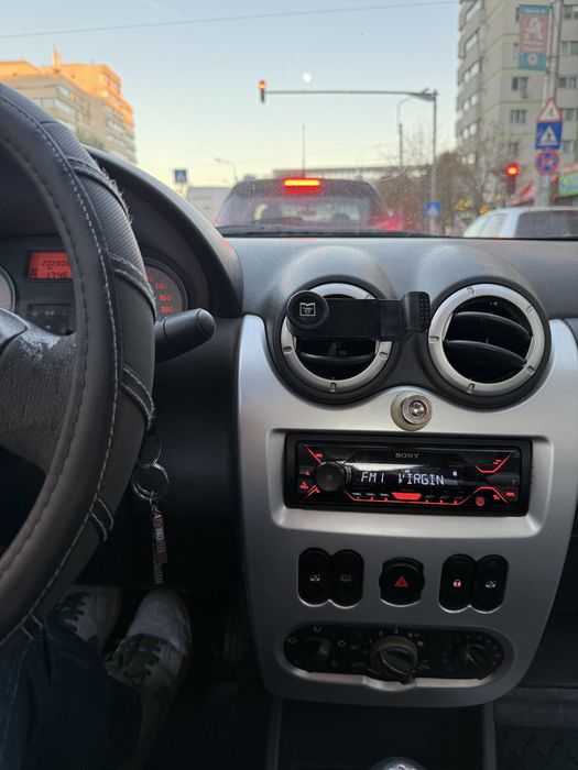 Logan benzina 1.6 16V 105 CP - an 2008 - 203000 km