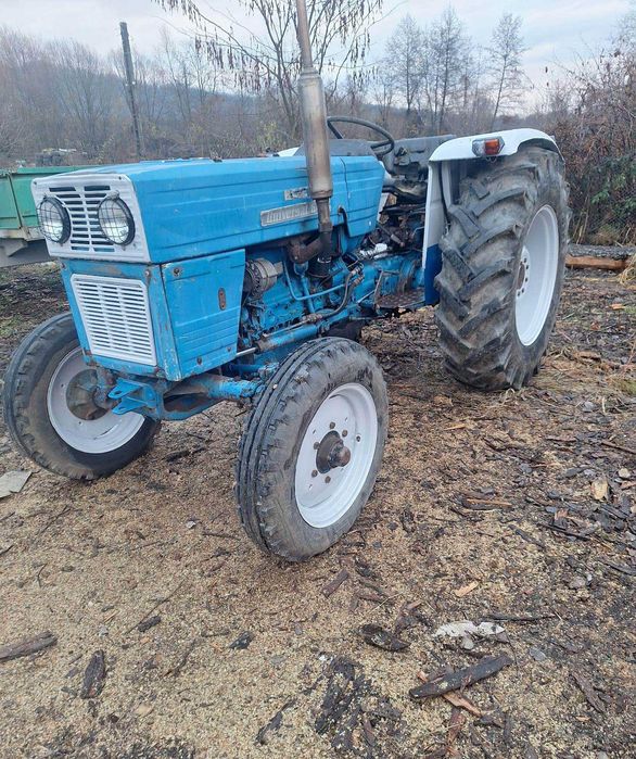 Tractor Universal 640