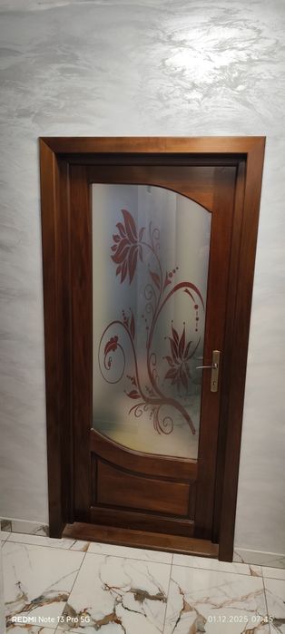 Vând 4 uși de interior, din lemn masiv 200 X 88 cm