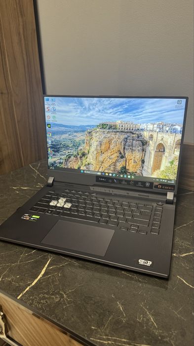 Ноутбук Asus ROG STIX