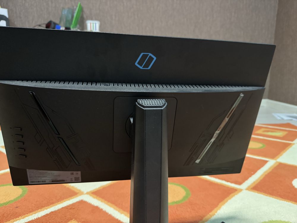 Монитор сатылады 144HZ