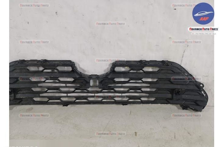 Централна решетка на радиатора Предна броня оригинална със сензори Той