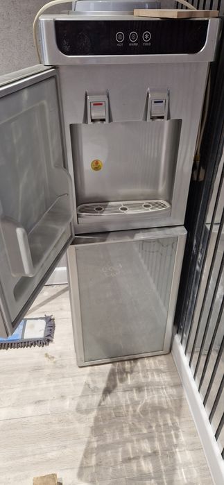 Кулер, диспенсер.