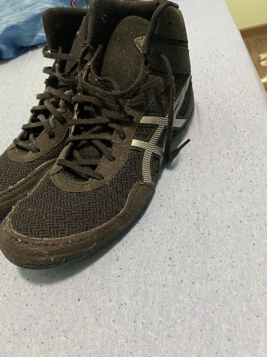 Чисто нови борцовки