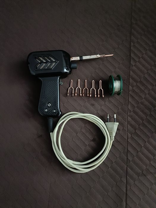 Pistol de lipit românesc