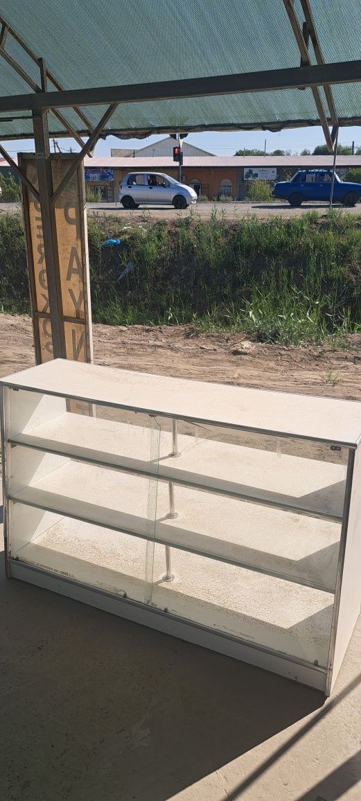 Stelaj sotiladi 150.000 sum