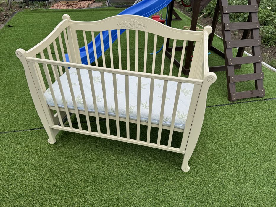 Детская кроватка GANDYLYAN из массива