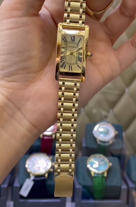 Продам золотые часы новые