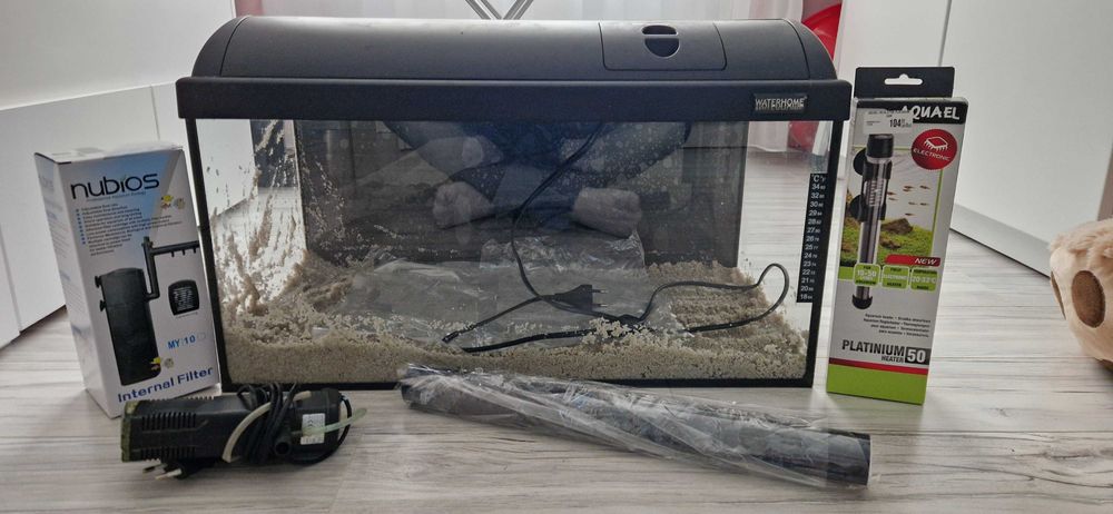 Acvariu 60 L , cu toate accesoriile + nisip!