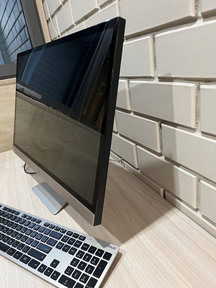 Моноблок Asus.