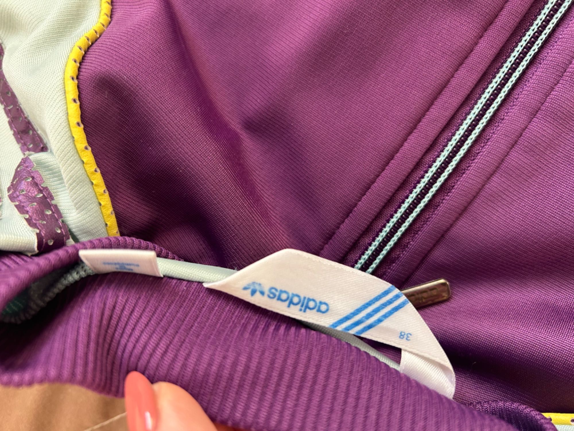 Adidas суичер. Перфектно състояние