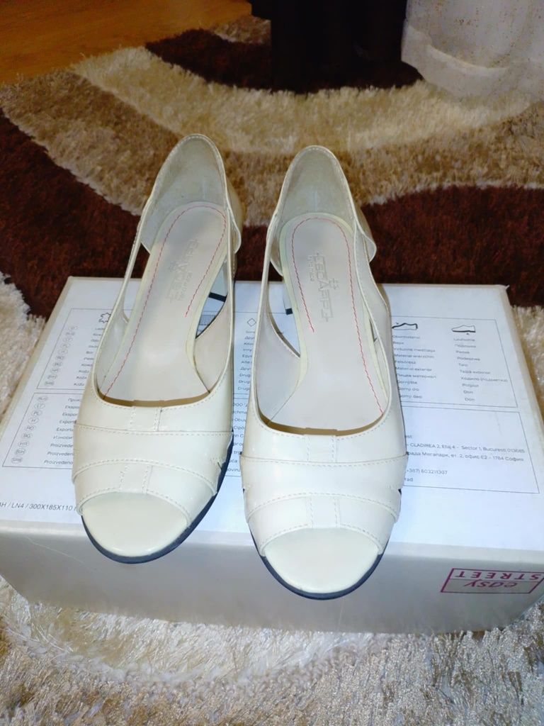 Sandale crem din piele