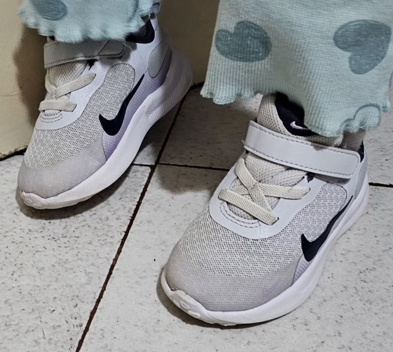 Nike - Обувки за бягане Revolution 7 с велкро, Светло сив/Тъмносин