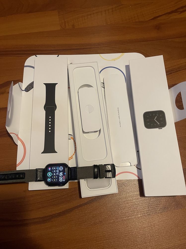 Apple watch SE BLACK 44mm