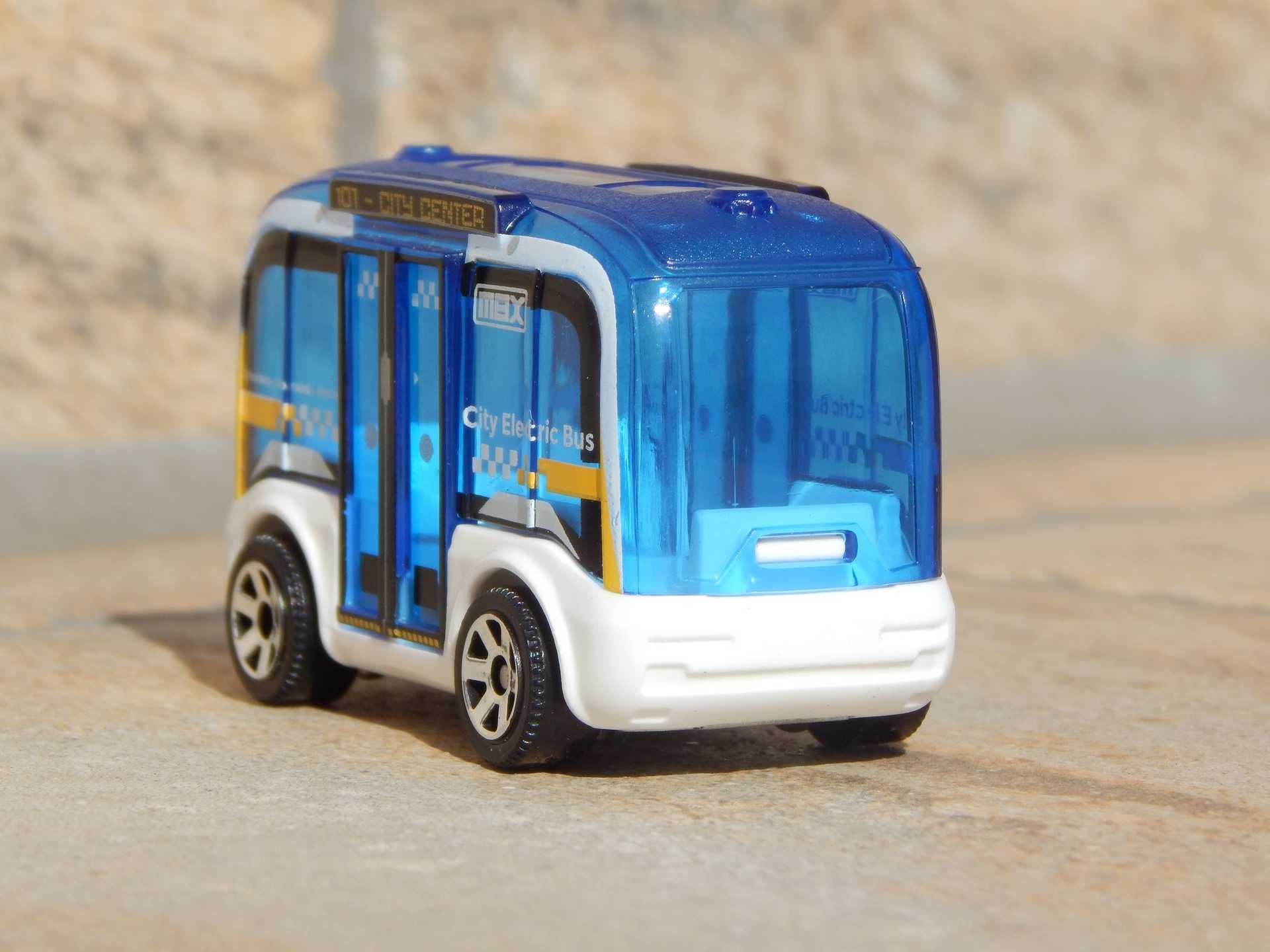 Macheta autobuz electric autonom Self Driving Bus Matchbox cu ambalaj