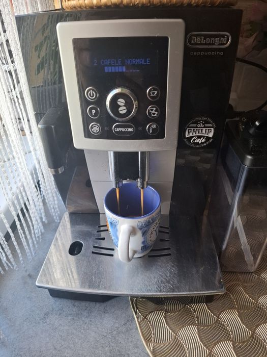 Mașina de cafea cu boabe De longhi capuccino folosita ocazional