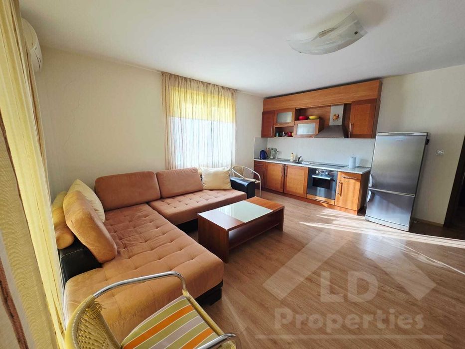 Тристаен апартамент в затворен жилищен комплекс, к.к."Чайка"