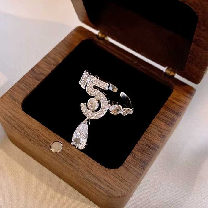 Chanel оригинален пръстен с цирконий