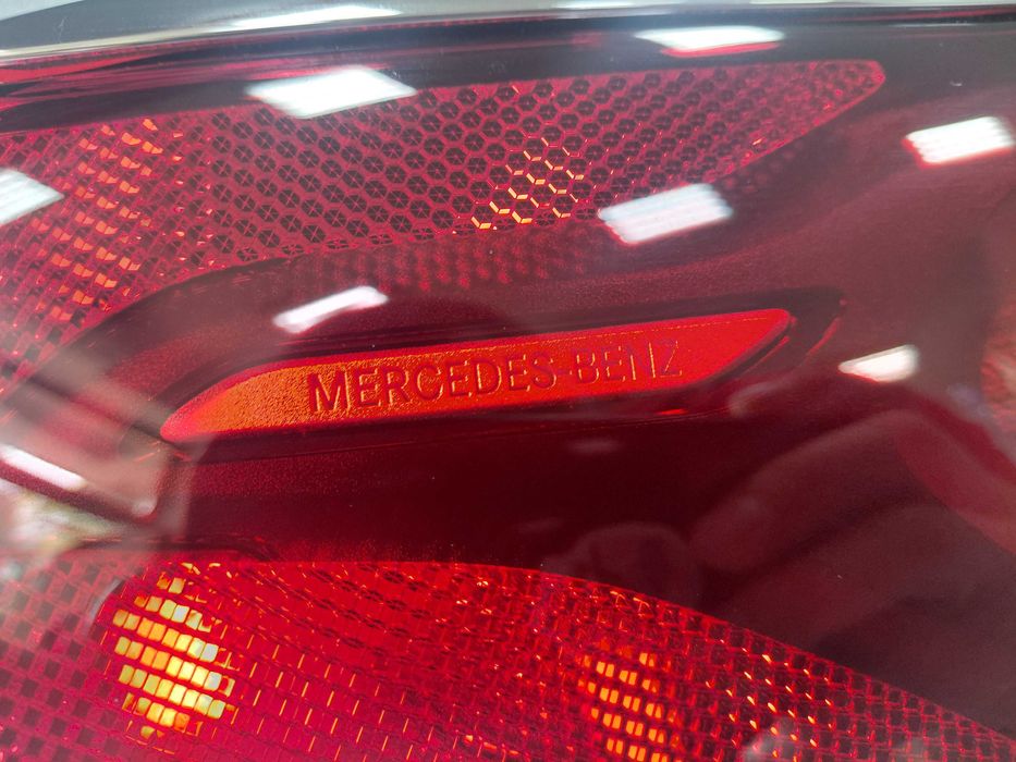 A214/9065502 Original Нов ляв стоп Mercedes W214 Sedan Europa