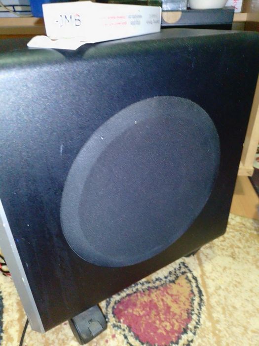 Subwoofer cu sateliți