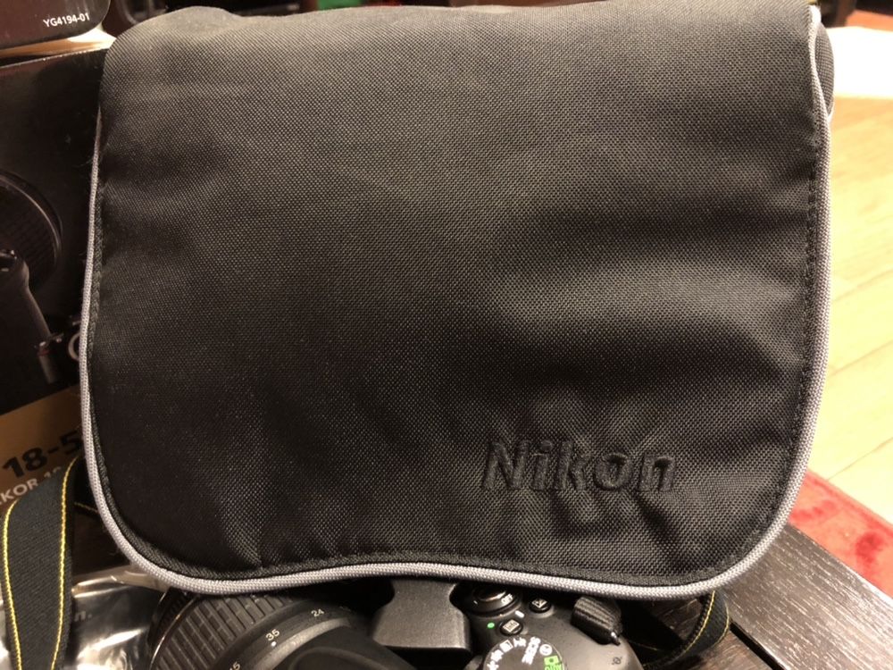 Vand DSLR marca Nikon + obiectiv 18-55 VR