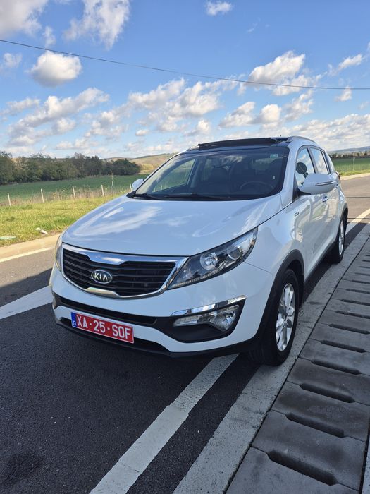 Văd Kia Sportage 2.0 diesel Automat,4×4 la buton