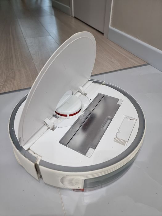 Roborock S5 Max — робот-пылесос, в отличном состоянии