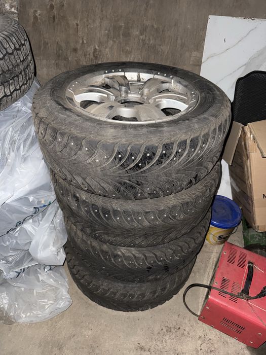 Продам диски от нивы и шины