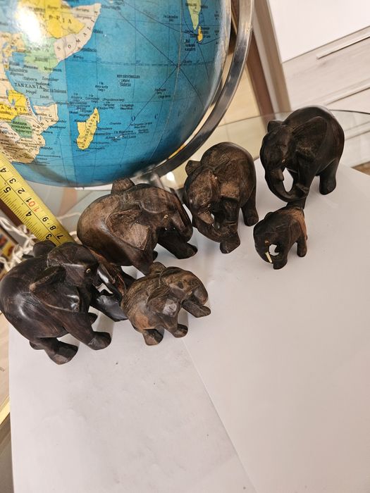 Familie de 6 elefanti de lemn