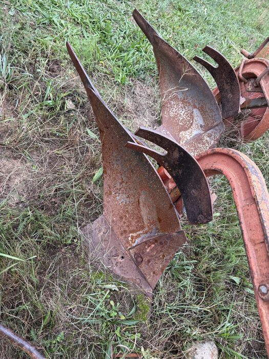 Vând plug cu 3 trupițe