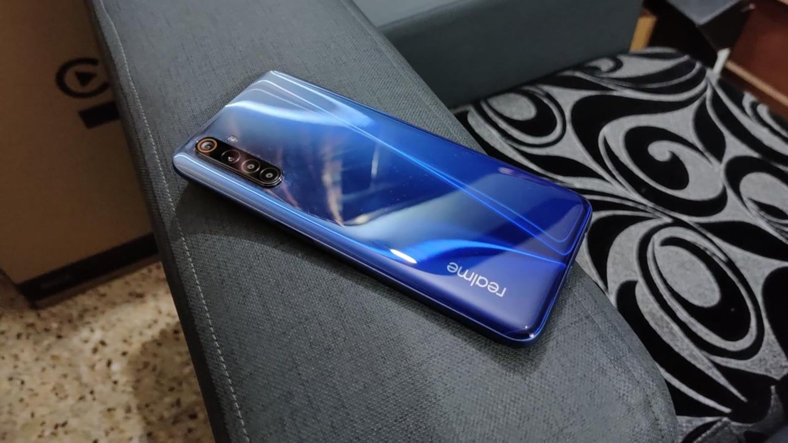 Realme 6 telefon sotiladi. Narxi: 1 300 00 so'm