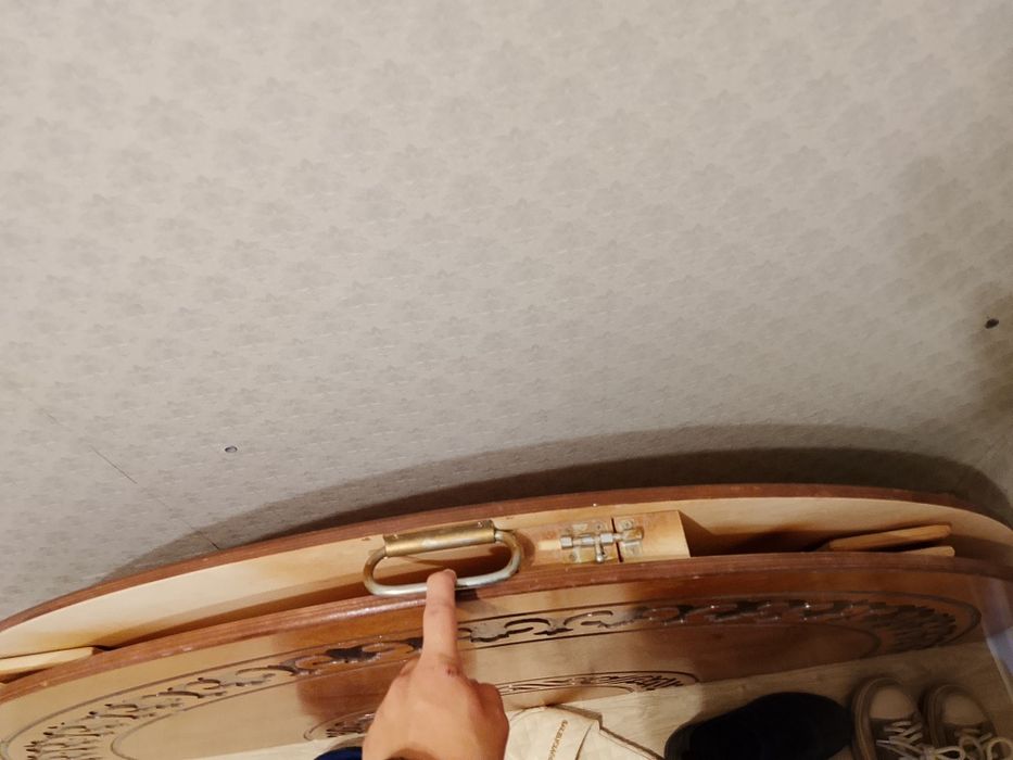 Дөңгелек стол таза қолданылмаған