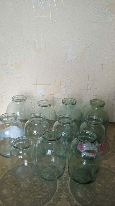 Продам банки 2 литровые , 3 литровые . Цена 60 тг.