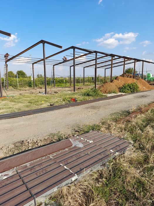 Vand hala pe structura metalica destinata pentru servicie auto,stație