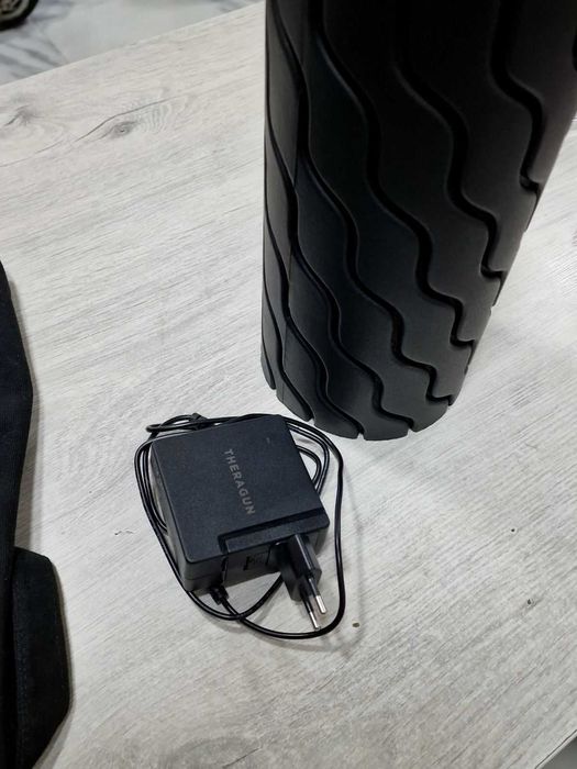 Смарт масажор Therabody Theragun Wave Roller