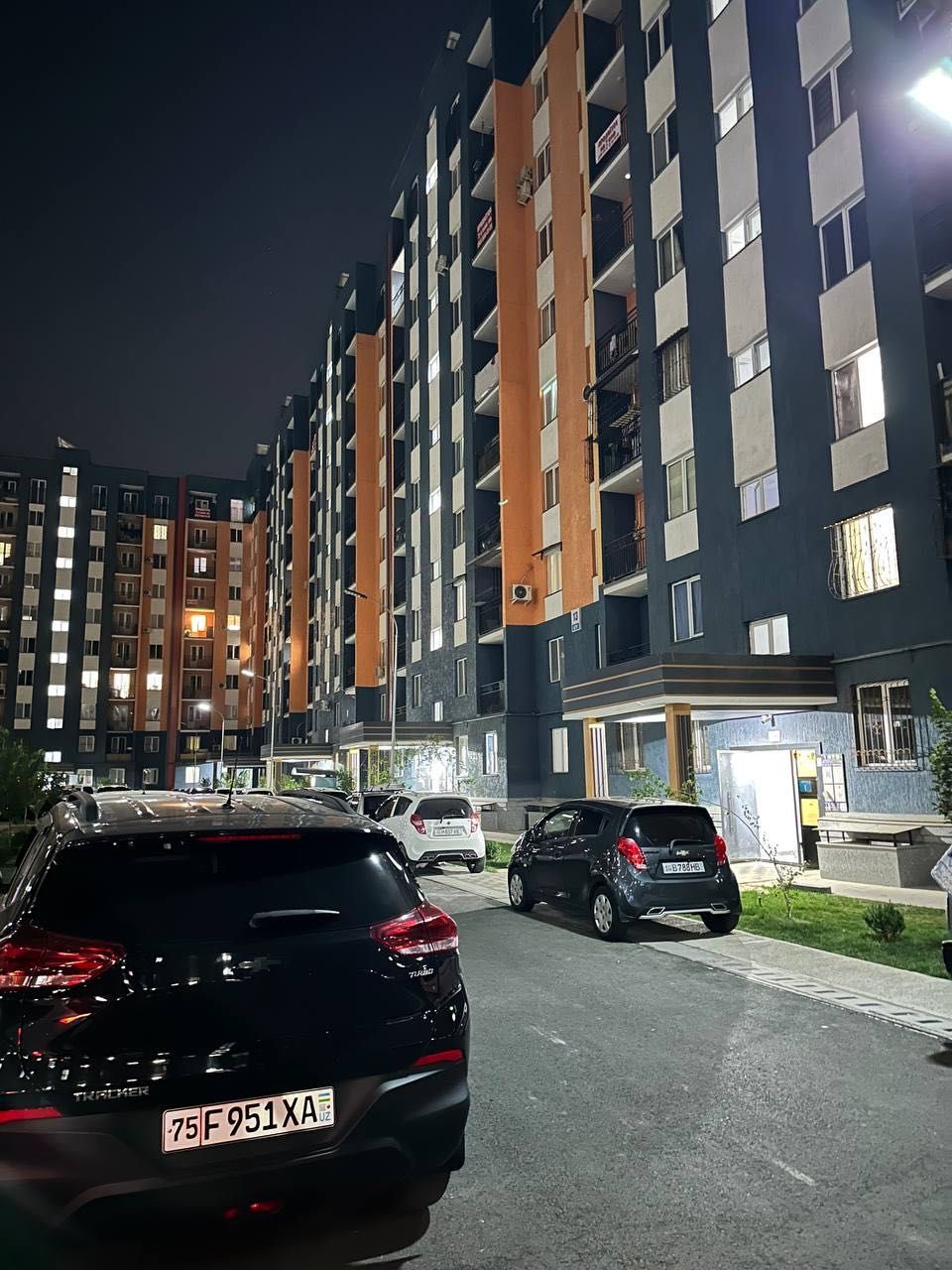 Продается 2х-комн квартира в новостройке на метро Рохат