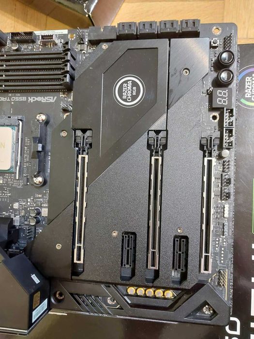 AMD Ryzen 7 5800X + AsRock B550 Taichi Wi-Fi Razer Edition