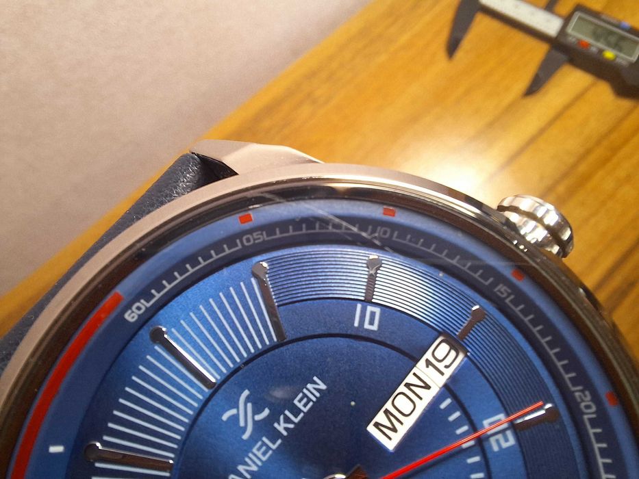 Часовници - Fossil, Orient, Daniel Klein, Daniel Hechter, Oozoo