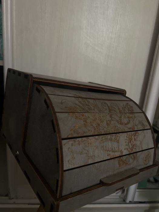 Экологичная деревянная хлебница – серый, компактный, как новая!