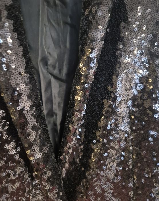 Елегантно пайетено сако