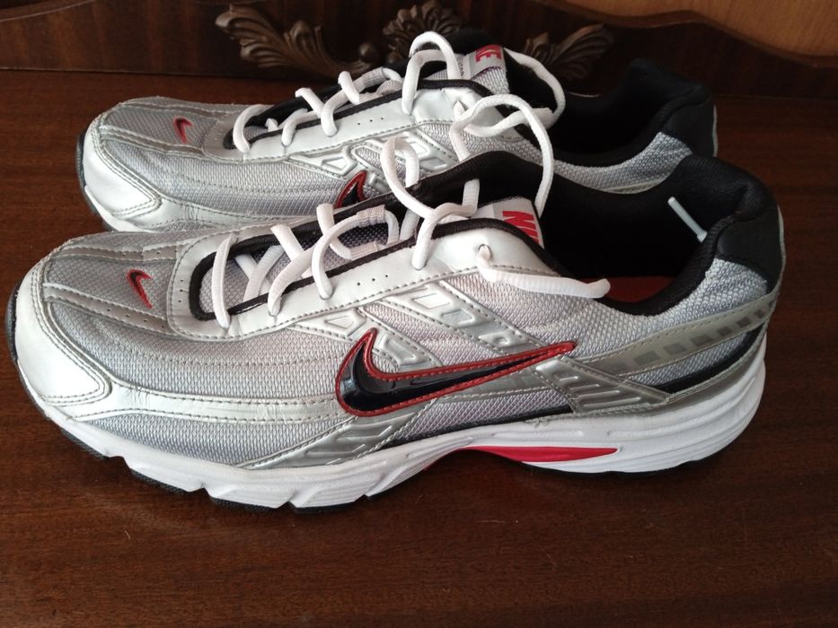 Маратонки Nike..