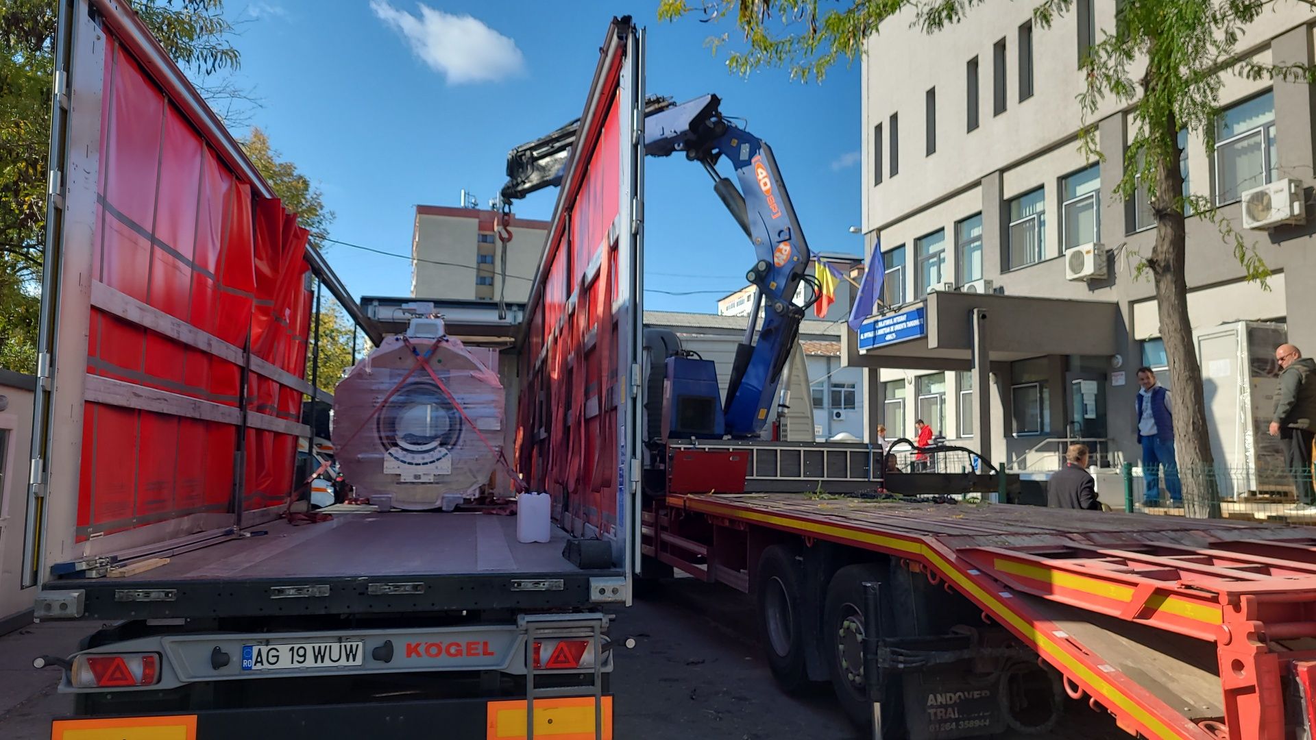 Servicii transport / relocări utilaje, camioane, stivuitoare