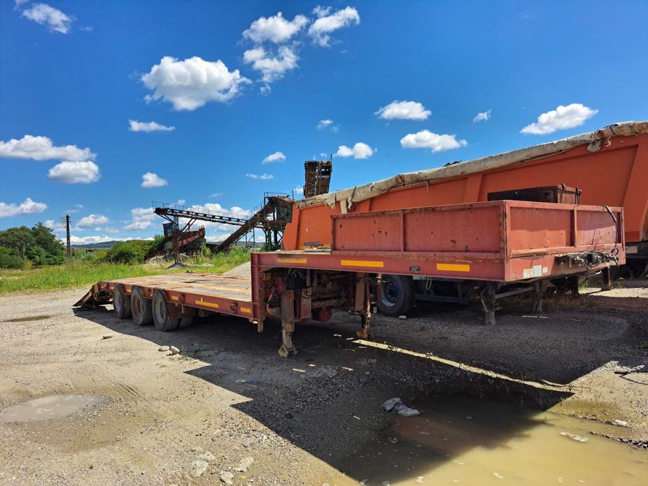 Trailer cu 3 axe