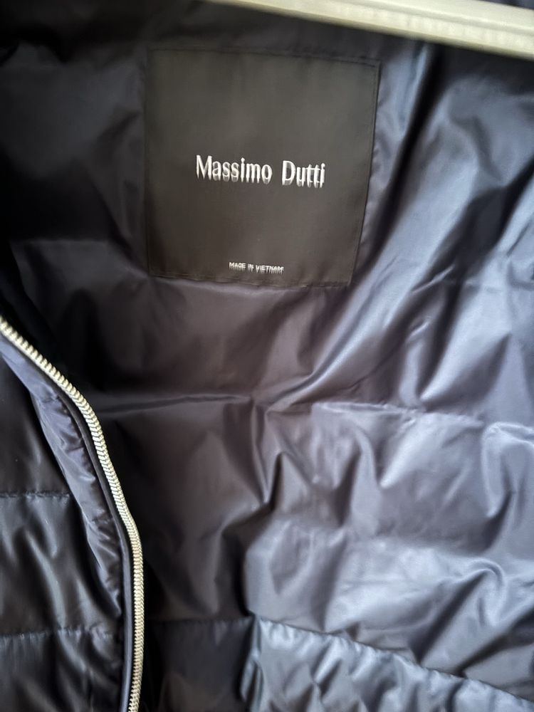Продам легкую куртку Massimo Dutti
