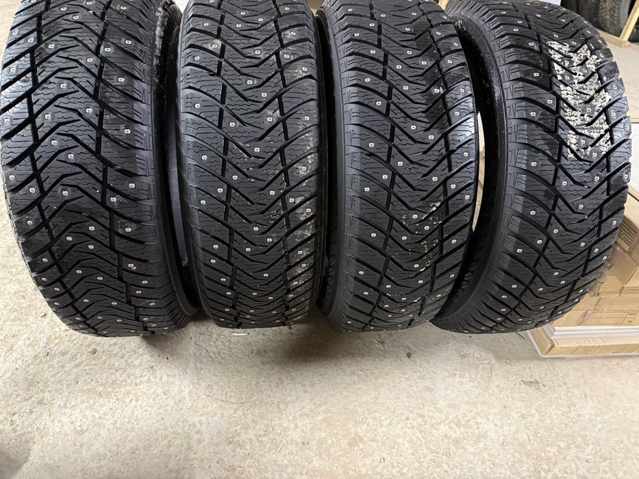 Продам шины почти новые 215/60/16Yokohama